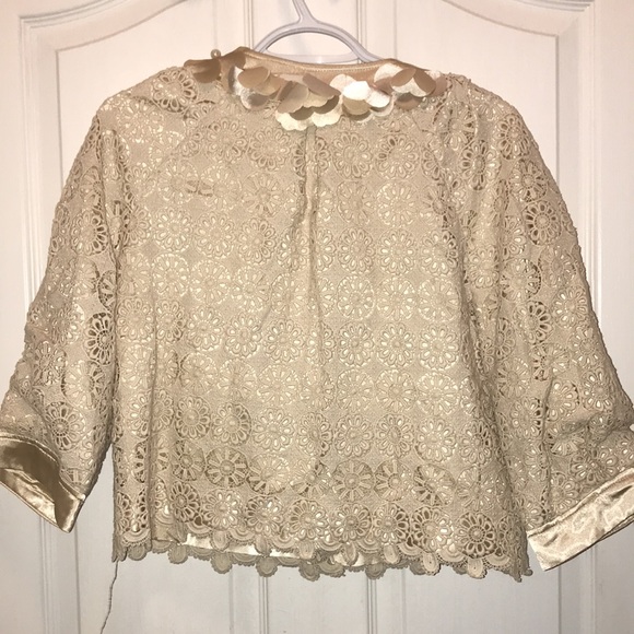 🧵 Beige Eyelet Floral Blazer - Picture 2 of 3